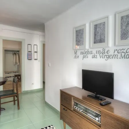 Stay Local In Alfama! Alice Central Home, Near River Lisbon Exterior photo